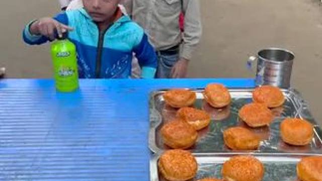 新一轮汉堡大赛，立瓶子挑战#国外视频分享 #农村欢乐多 #真会玩