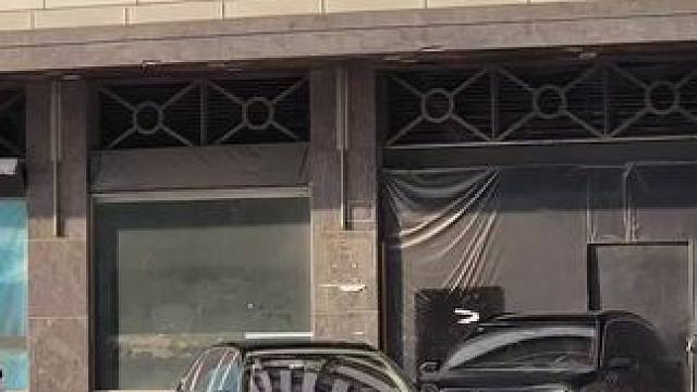 奔驰最顶级车型迈巴赫加长普尔曼，售价近2000万气场太强了
#街拍豪车 #普尔曼