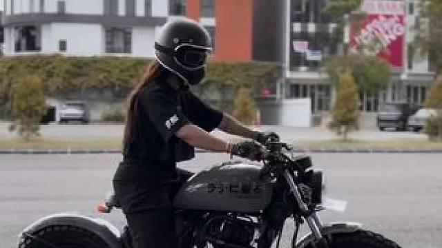 Honda 150 bobber 
#本田摩托 #bobber #机车改装 #摩托车 #机车小姐姐