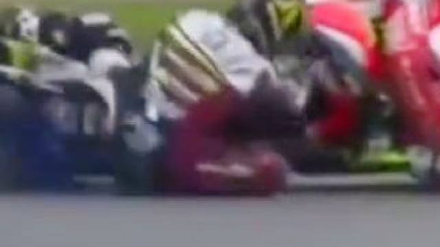 #专业动作请勿模仿 #压弯 #摩托车比赛 #滑胎过弯 #motogp