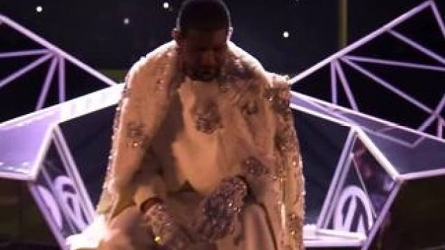 亚瑟小子太帅了！
#美式橄榄球 #超级碗 #NFL星计划 #亚瑟小子 #超级碗中场秀