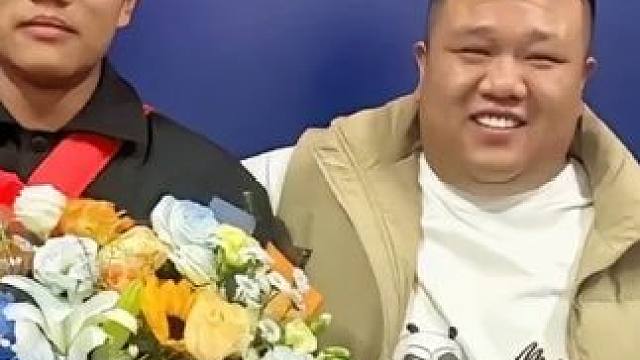 解清栋去看《热辣滚烫》，放话2024要瘦下来，影院屏摄惹争议 #解清帅 #解清栋