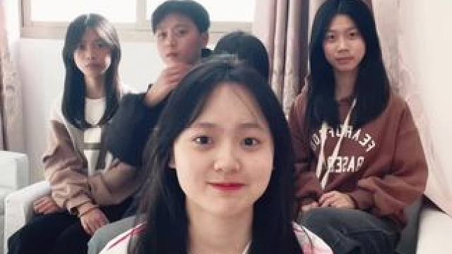 “关于我的故事，还是听我的版本好一点，生活，不在别处，珍惜当下即是全部 新年快乐 ”……#初恋脸 #