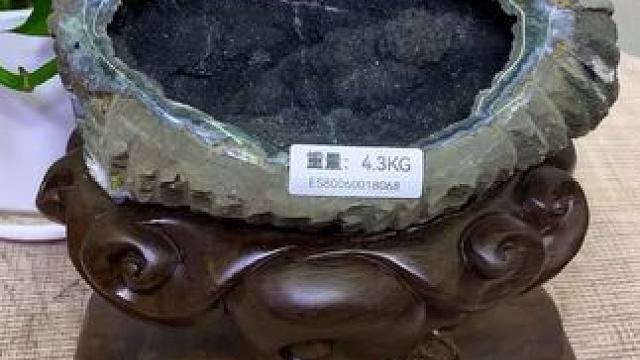 精品乌拉圭原矿俏色钱袋子鉴赏#天然水晶 #石来运转 #精品摆件 #玄关摆件推荐 #愿你石来运转