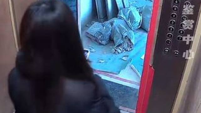 不敢想象要是没真踏出去了，会发生什么样的事情#女性#电梯 #安全 #生活