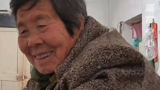 孤独或许是常态，于是陪伴显得格外珍贵#奶奶 #生活 #感动 #亲情 #老人