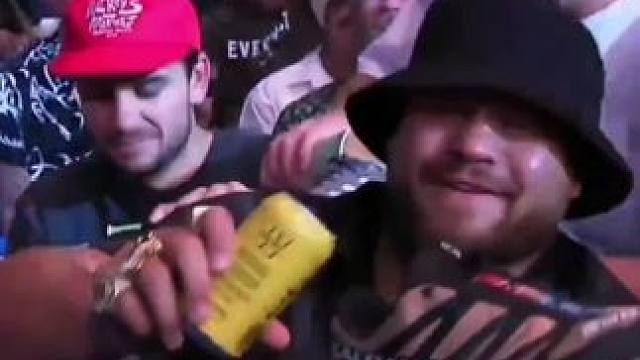 八角笼经典名场面
泰胖用鞋喝酒你敢试试吗#ufc #UFC泰胖