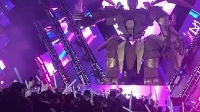 女孩，我的故事因为你而精彩#总要去一次音乐节吧 #嗨起来 #开封万岁山大宋武侠城