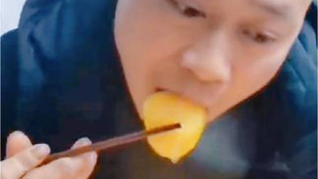 ✨超赞的黄桃罐头，让我欲罢不能！
最重要的是，这款黄桃罐头没有任何添加剂，吃起来非常放心。每一口都是