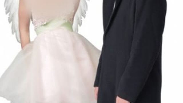 女孩意外砸中一名天使，结局太治愈了 #美剧  #爱情片