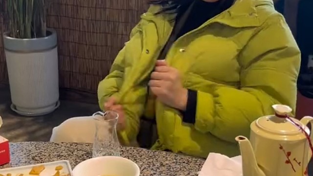 这要是去了阿拉伯国家，还以为是女哈马斯来了  [嘻嘻]