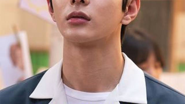 恶毒心机女惨遭闺蜜报复，竟被200度开水泼脸毁容