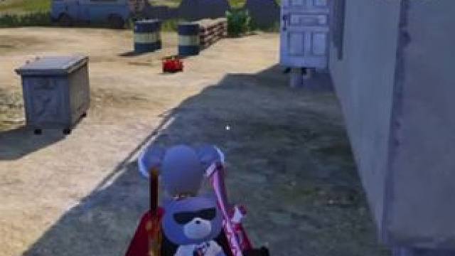 进屋脱鞋以假乱真 最简单朴素的狩猎方法！#大吉大利和平年 #和平精英龙跃长城 #蓝枫学长