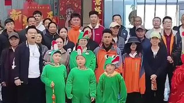 海南鳄珍给大家拜年啦祝大家红红火火过龙年！#鳄珍鳄鱼酒 #开张大吉生意兴隆财源滚滚 #开门红大吉大利