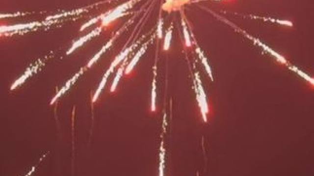 来看我家放烟花咯！