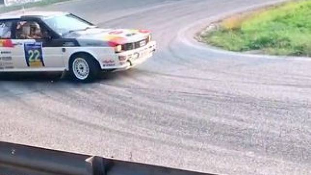 从漂移过弯来讲，两厢车比三厢车要快#wrc拉力赛