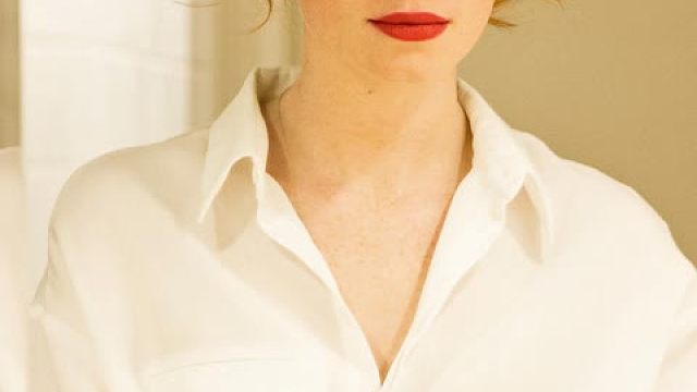 女人不停给死去的未婚夫发送短信，却没想到被另一个男人收到 #美剧  #电影解说  #爱情片