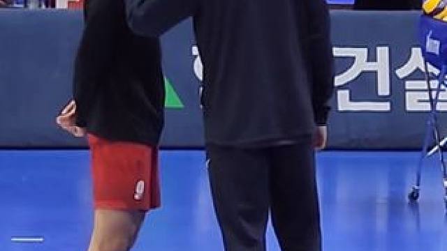 你俩在干啥呢 #排球 #排球 #体育生 #林盛进 #185大帅哥