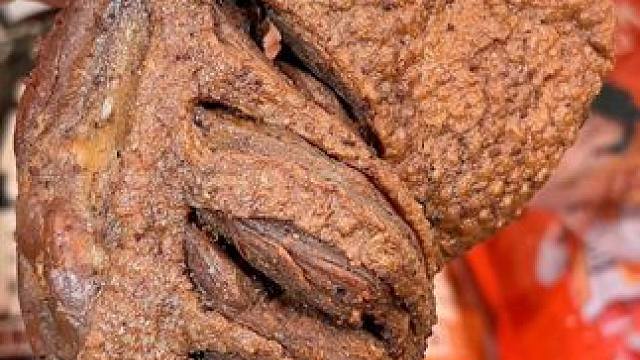 晚上容易嘴馋的备点这个大鸭腿！肉质紧实有嚼劲，卤得超入味！#鸭腿#大鸭腿#零食推荐#追剧小零食