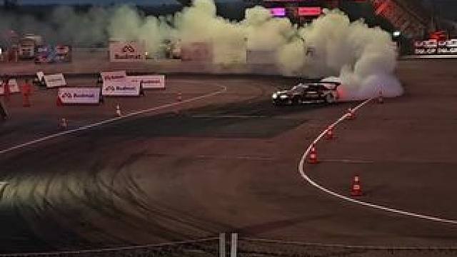 这个飘移赛场真的是太美了！#飘移 #赛车 #专业车手 #视觉盛宴