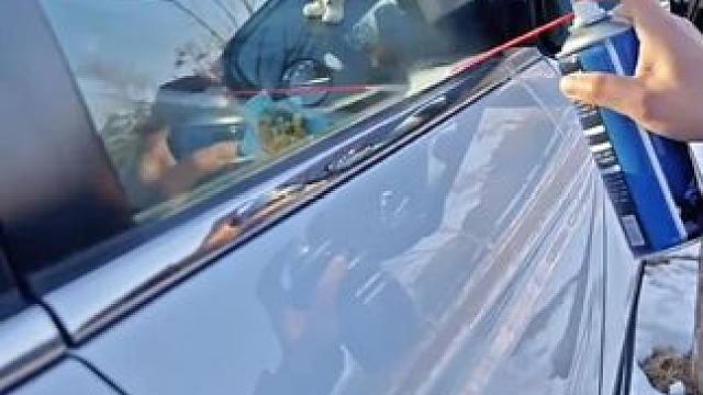 #上热门 #爱车养护 车子开年限久了，想要爱车开关门更丝滑，用这款#润滑剂 定期保养，天窗轨道、座椅