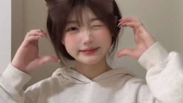 情人节快乐！！
#扭一扭 #甜妹 #圆脸 #手势舞 #浅跳一下