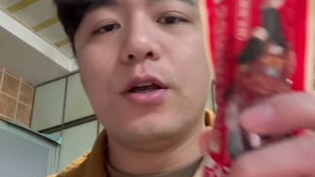 氮气锁鲜的鸭翅也太香了，肉质鲜嫩，超入味，晚上嘴馋了就来几包！#鸭翅#卤鸭翅#零食推荐#追剧小零食