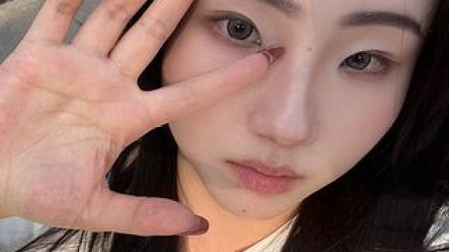 脱妆了卡粉了但我还是很自恋#美妆 #淡妆 #怼脸祝发财