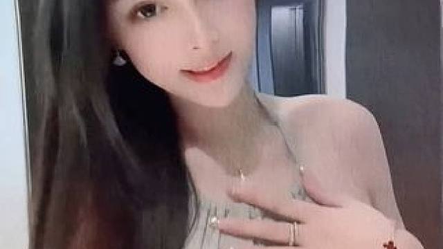 今天给我买束花，请我看个电影可以吗！ #你的甜心啊 #可甜可酷可温柔 #情人节礼物 #脱单的机会来了