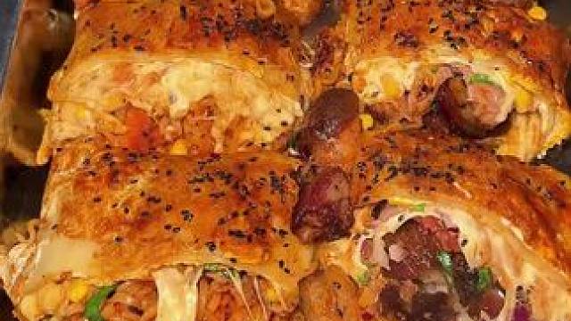 情人节今天挑战在路边花100块吃一份火鸡烤冷面！看老板怎么做？你们觉得值不值？#这一口遥遥领先 #花