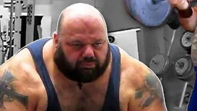 基里亚科斯·卡帕库拉克，体重高达185公斤，一次可做10个引体！ #杠铃深蹲 #卧推 #深蹲训练 #