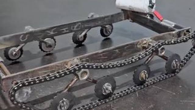 原地掉头原理？