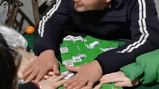 洪水摸鱼[捂脸]