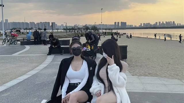 喜欢姐姐还是妹妹呢