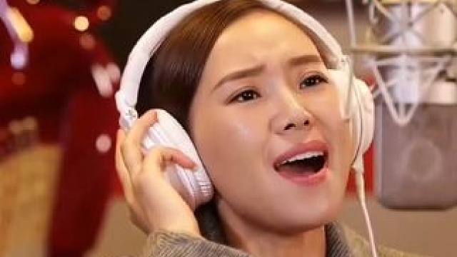 云朵献唱《云朵上的梦》，高音嘹亮的歌声极具穿透力 "#云朵 "#云朵上的梦 "#音乐分享