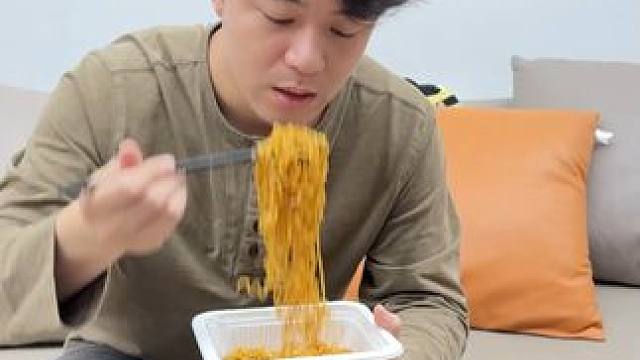 《情侣沟通方式》#方便面#泡面#零食推荐#追剧小零食#剧情