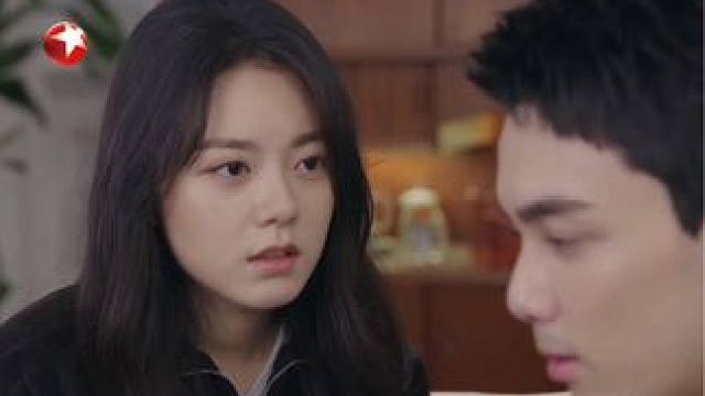 殷果鼓励林亦扬向自己倾诉，林表示自己不想回去，觉得自己不够资格……#吴磊 #赵今麦 #在暴雪时分 #