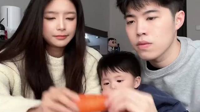 你可以骗儿子，但是你不能连老子也骗啊