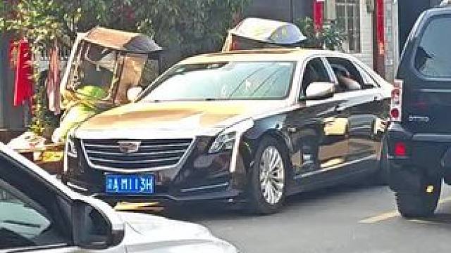 凯迪拉克ct6这双拼气场也太强了吧！兄弟们！你觉得沃尔沃S90的双拼有没有落下太多？ #街拍 #凯迪