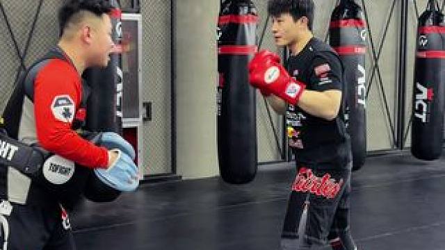 新的一年，愿日子如熹光，温柔又安详。爱的人，都喜乐如常。盼的事，都归于心上。爱财爱老婆，新年新气象！