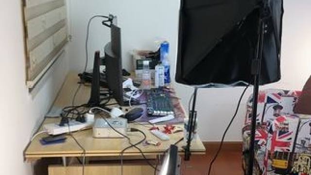 在家里过年，过几天再去广州