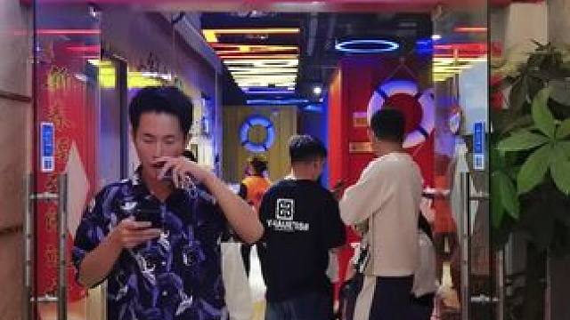 都九点多 还在排队中，朋友们好不好你们说的算