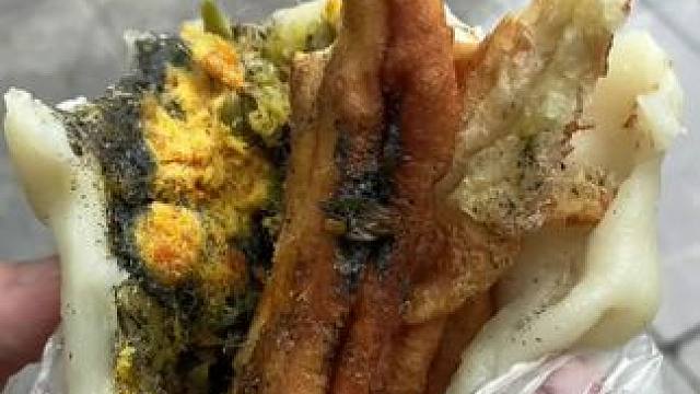 上海吃了无数次的年糕团！咸甜口巨开胃#街边小吃 #路边摊美味 #上海小吃 #麻糍 #谁懂这一口的好吃