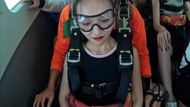 谈什么恋爱，去看看世界不好吗#跳伞