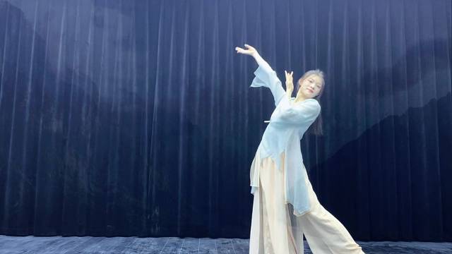古典小舞蹈  跳的可能不是太好 还在努力提升中