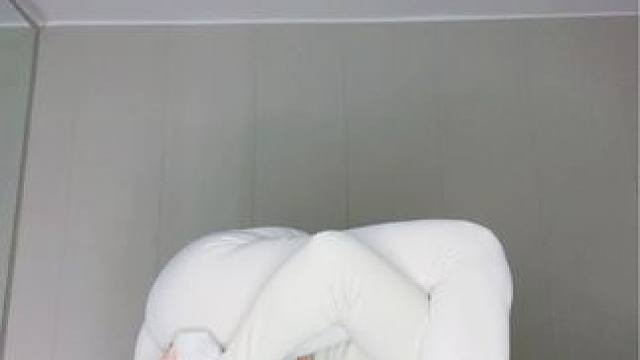 这脚怕是有45码吧#瑜伽 #自律遇见更好的自己 #我的瑜伽生活