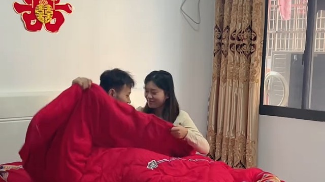 你打你媳妇就不对了