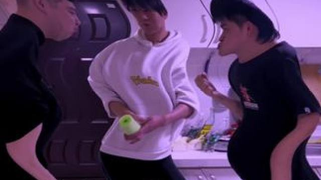 #反应力挑战 #办公室游戏 #欢乐办公室 #看一遍笑一遍 #笑声会传染