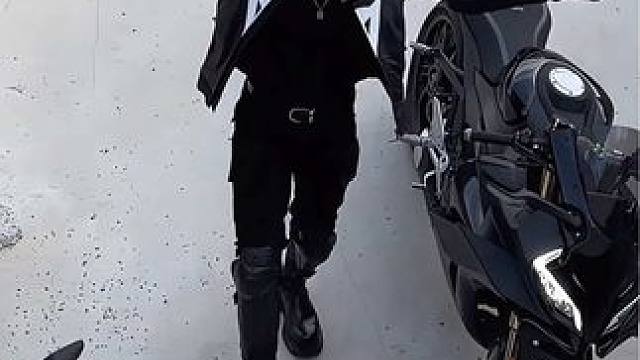 不是吧哥们，穿搭都不会拿什么泡妞#机车男孩 #185大帅哥 #450srs