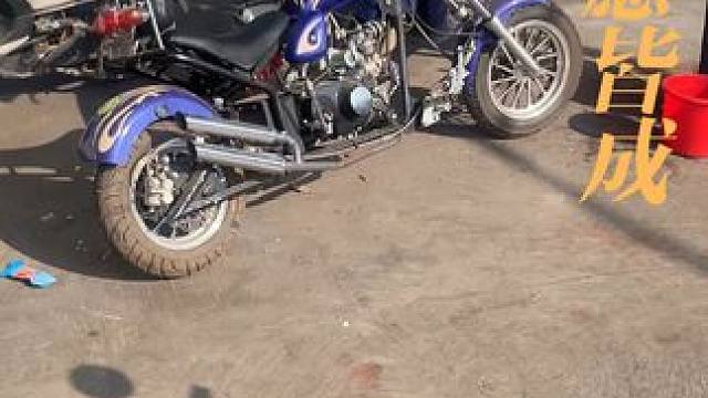 偶遇小chopper！#创作灵感 #让骑行成为一种生活 #春天一起骑行追风 #小摩托不堵车 #机车改